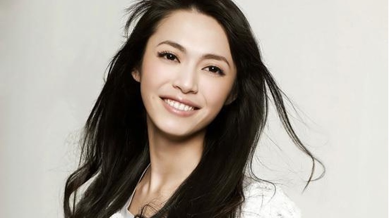 姚晨离婚官宣遭人民网批评：明星私事莫滥用公共资源